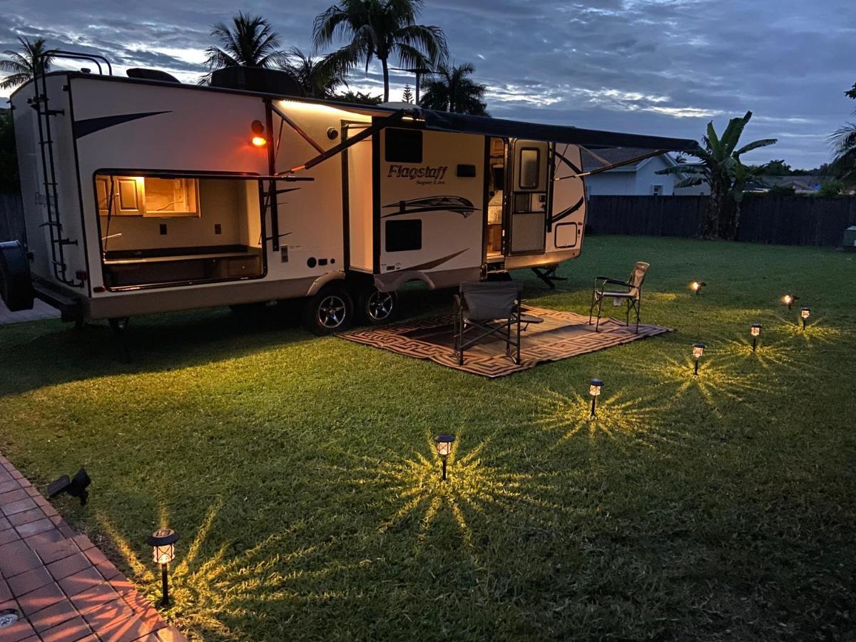 Cozy Camper - Free Parking Hotel Miami Buitenkant foto